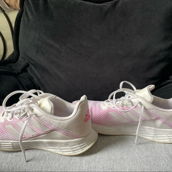 Womens adidas light motion sneakers 10